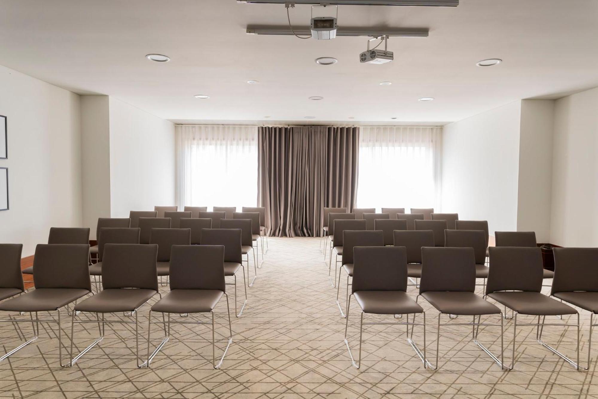 Holiday Inn Porto Gaia By Ihg Vila Nova de Gaia Esterno foto